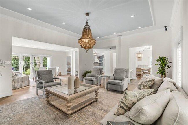 Building Photo - 1550 Taragona Dr