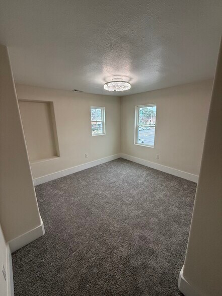 Building Photo - 2000 Effingham St