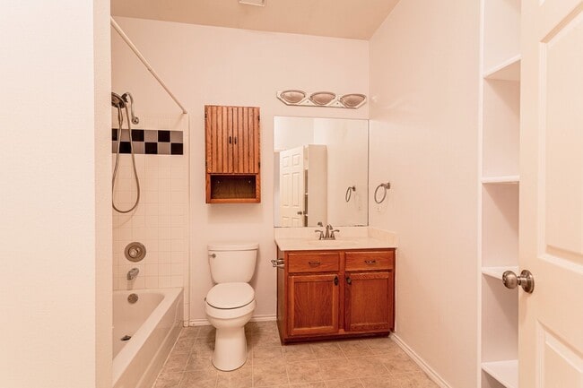 Building Photo - 1235 Blackthorn Dr