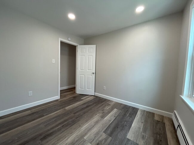 Building Photo - Freshly updated 3-bedroom, 1-bath twin hom...