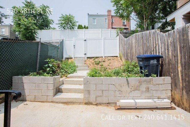 Building Photo - 520 48th Pl NE