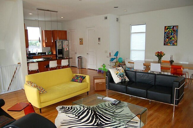 Building Photo - Stylish Corner Townhome Steps from Parks, Dining & Shopping