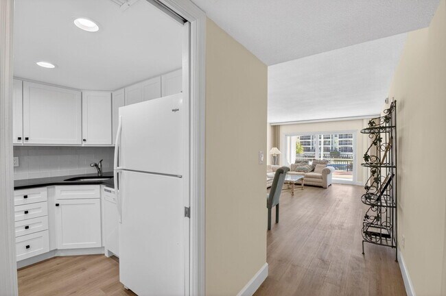 Building Photo - 2871 N Ocean Blvd