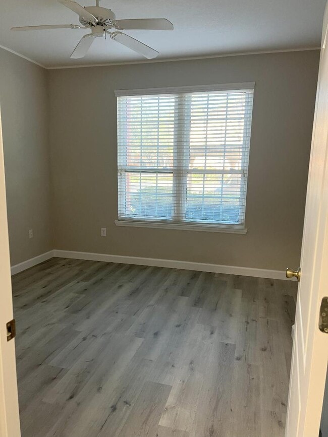 Building Photo - 4156 Central Sarasota Pkwy