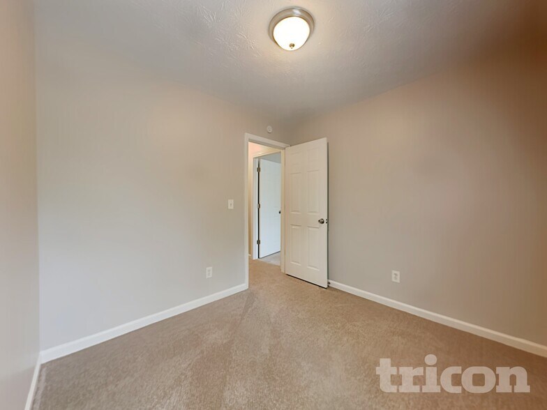 Building Photo - 7020 Setters Way