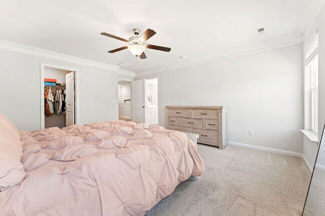 Building Photo - Sleek & Stylish 3 Bed, 2.5 Bath Townhome in Prime Location $2,100/mo rent