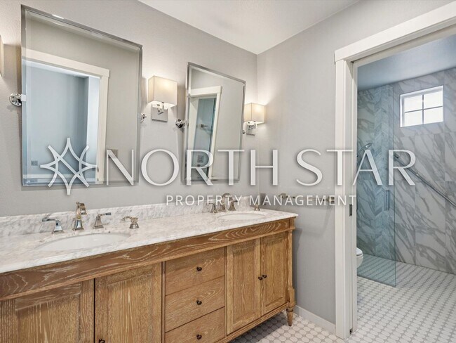 Building Photo - First Addition Townhome in Prime Location