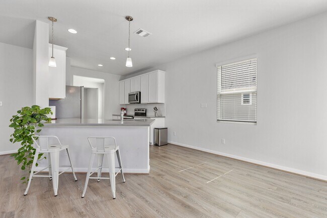 Building Photo - 313 Cherry Blossom Ln