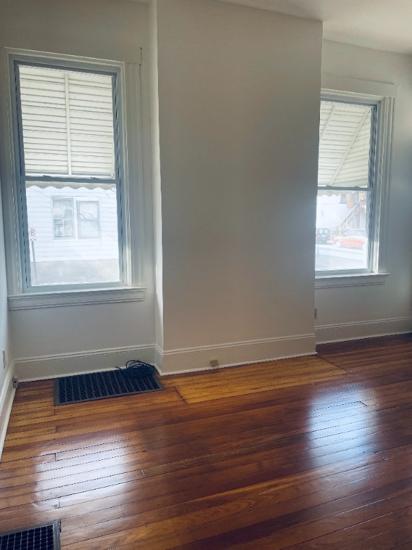 Building Photo - 219 W 15th St