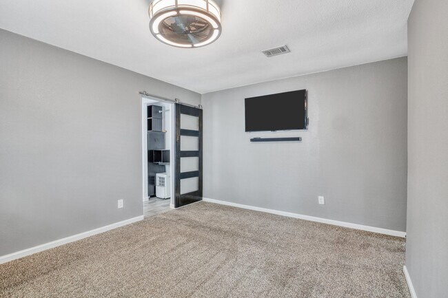 Building Photo - 638 Fair Oak Dr