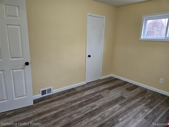 Building Photo - 24677 Puritan