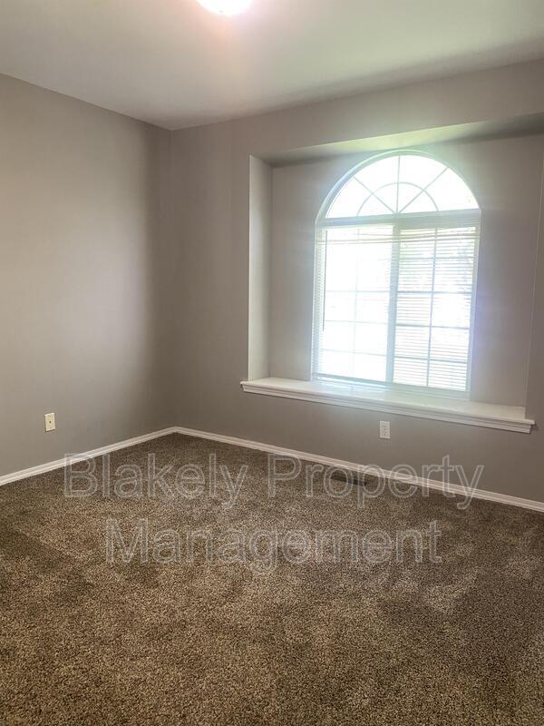 Building Photo - 2263 E Clarene St