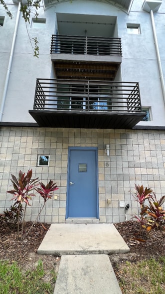 Building Photo - 5008 S MacDill Ave