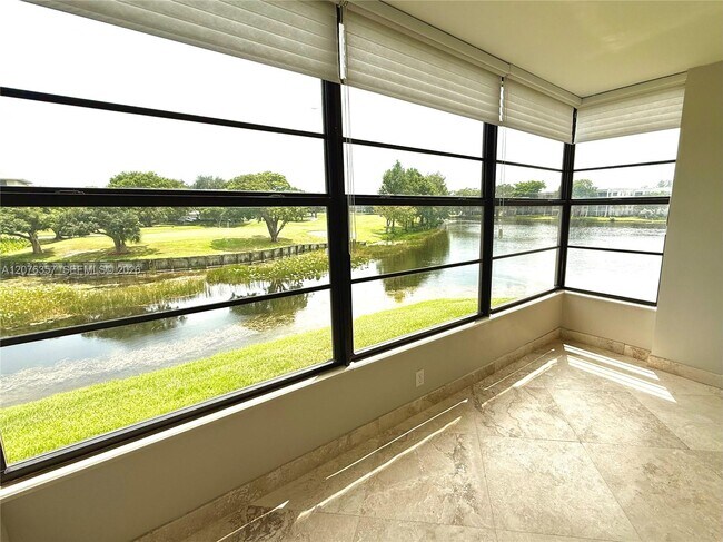 Building Photo - 1520 Whitehall Dr