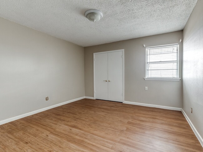 Building Photo - 6728 N Meridian Ave