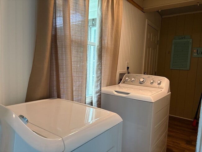 Building Photo - 3 Bedroom, 3 Bathroom House in Winston-Salem!
