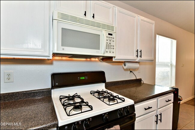 Building Photo - 10937 Northview Dr