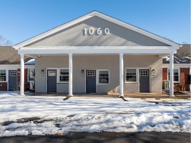 Building Photo - 1060 Main St