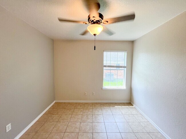Building Photo - Available NOW!!!! This charming 1 story, 3...