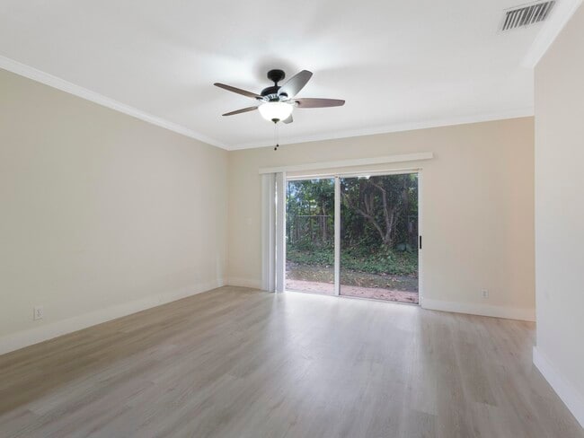 Building Photo - 316 Talia Cir