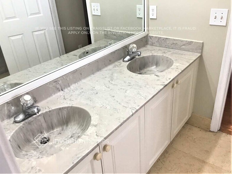 Building Photo - 3407 NW 112th Terrace