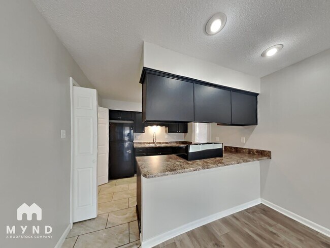 Building Photo - 3422 Laurelwood Dr