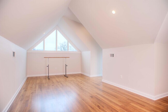 Building Photo - 2121 Jefferson Ave