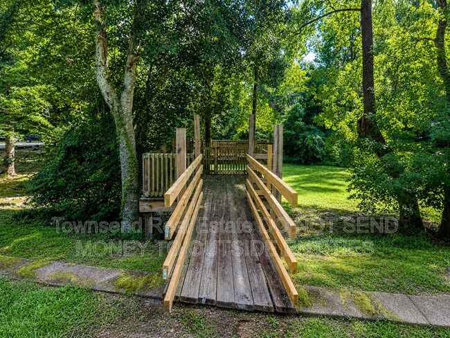 Building Photo - 3316 Cliffdale Rd