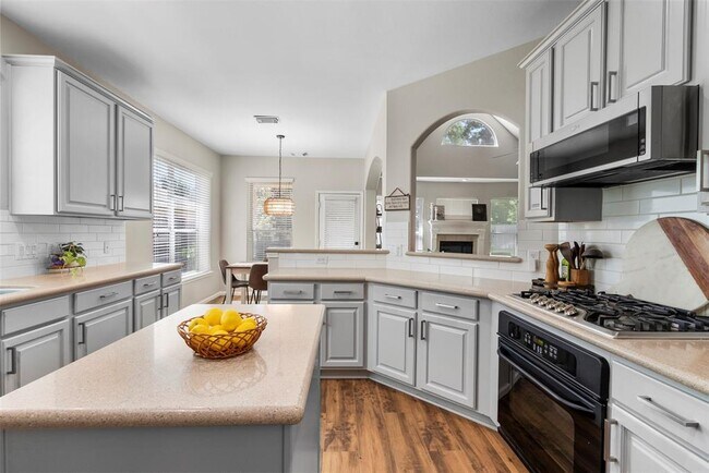 Building Photo - 1318 Wealden Forest Dr
