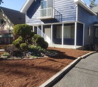 Building Photo - Updated 2 Bd 2 Ba 1050 sq/ft unit w/ laundry & off-street parking 1/2 Month Free Rent