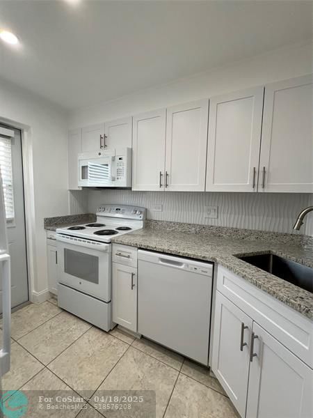 Building Photo - 2797 NE 51st St
