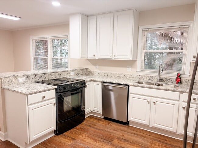 Building Photo - 609 E Chelly St