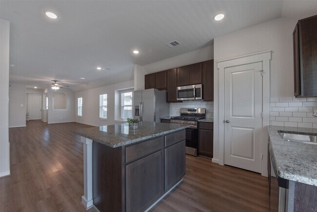 Building Photo - 7534 Coral Ter Dr