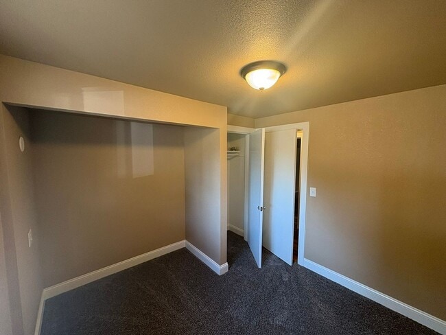 Building Photo - Your next new home is here!