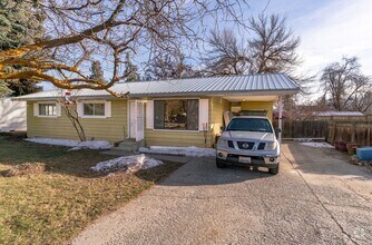 Building Photo - 3 Bedroom 1.5 Bath
