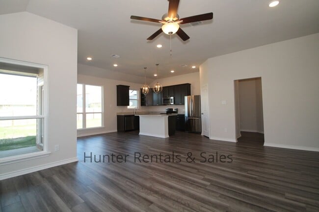 Building Photo - Temple North Gate Beauty!  Rent Reduced! Won't last long!