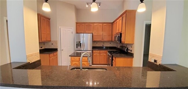 Building Photo - 1802 White Oak Cove