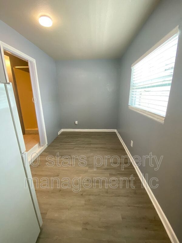 Building Photo - 407 S Jupiter Ave