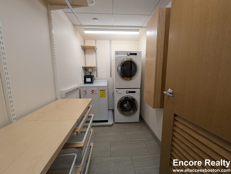 Building Photo - 115 Mt Auburn St