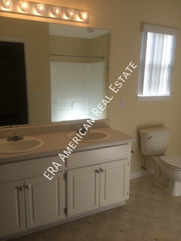 Building Photo - 2820 Tamiami Trail