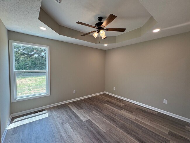 Building Photo - BRAND NEW Home with large yard in Tullahoma...