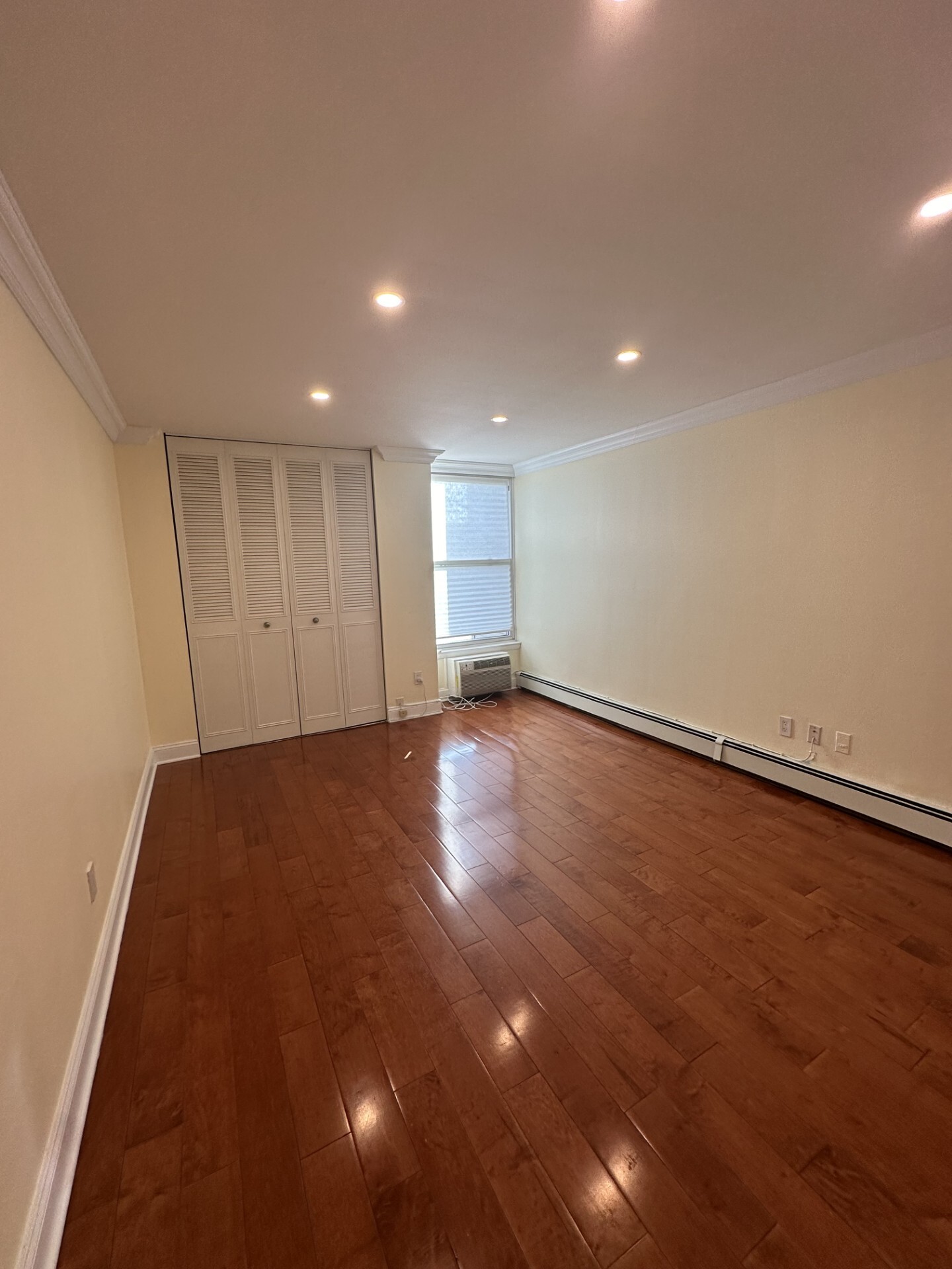 Bedroom with double closet - 1 River Rd