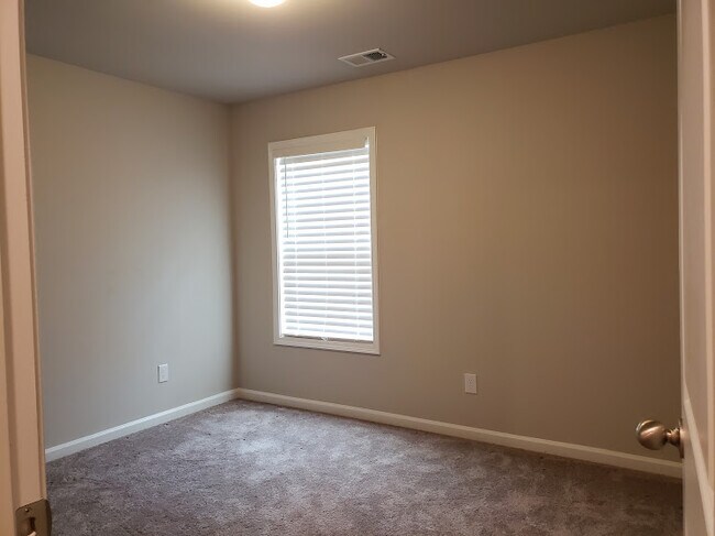 Building Photo - 138 Millers Ln