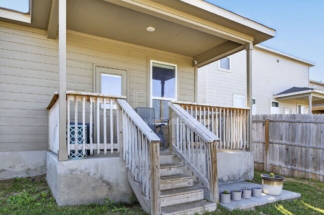 Building Photo - 7001 Lions Pk