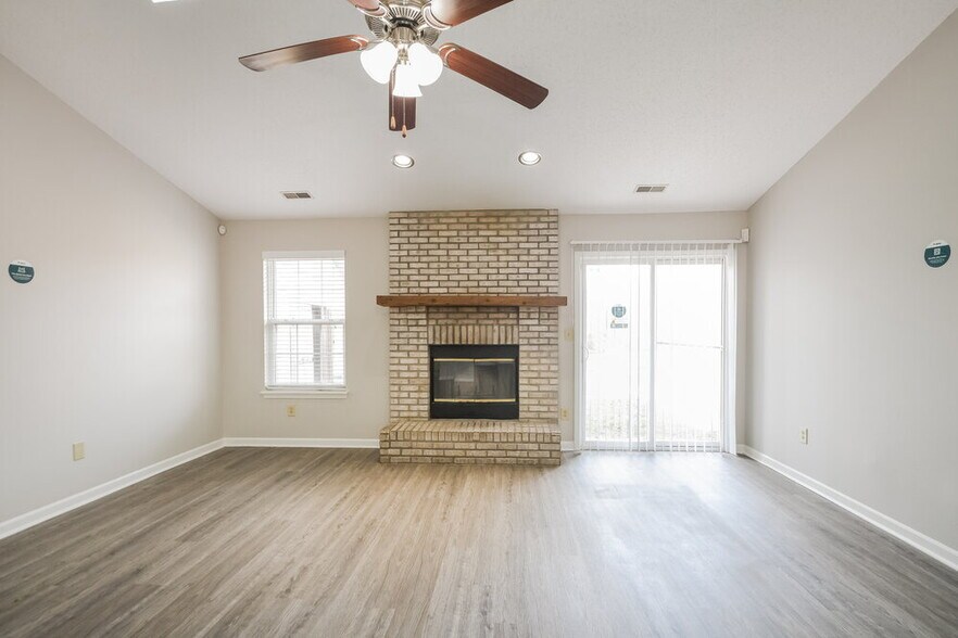 Building Photo - 10498 Sienna Dr