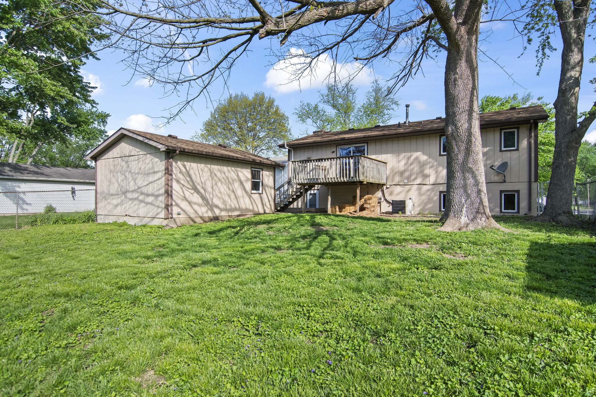 Building Photo - 204 Saxon Dr