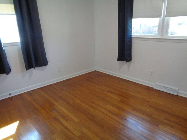 Building Photo - Well-Maintained 2 Bedroom House for Rent