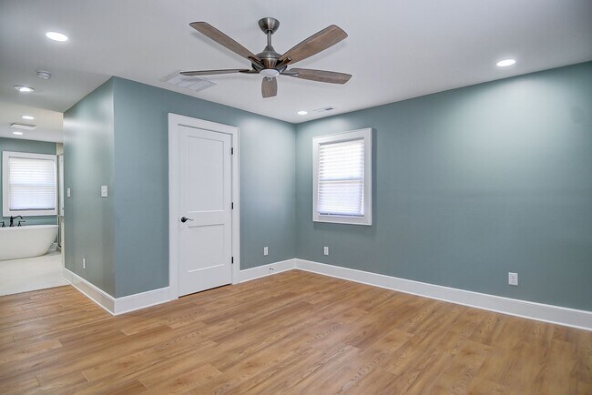 Building Photo - FOR RENT VIRGINIA BEACH