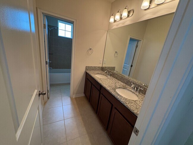 Building Photo - 50% OFF FIRST MONTH RENT* - 5 Bedroom 4 Ba...