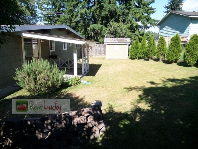 Building Photo - Adorable 3-Bedroom Home w/Large Fenced Yar...